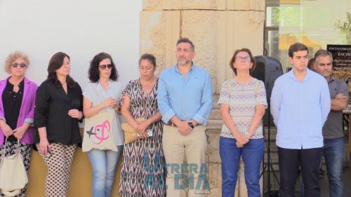 Minuto-de-silencio-po-6-crimenes-machistas-21