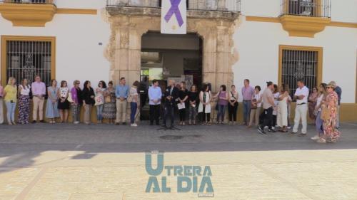 Minuto-de-silencio-po-6-crimenes-machistas-4